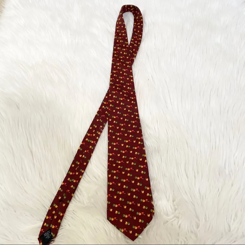 Brooks Brothers Makers apple print 109%  silk tie